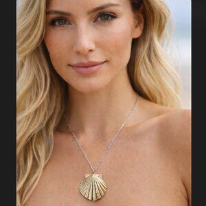J. Jill Shell Pendant Necklace Scallop Gold Island Air Beach Vacation Adjustable